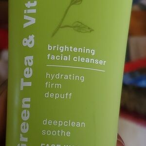 Green Tea & Vitamin C Brightening Facial Cleanser
